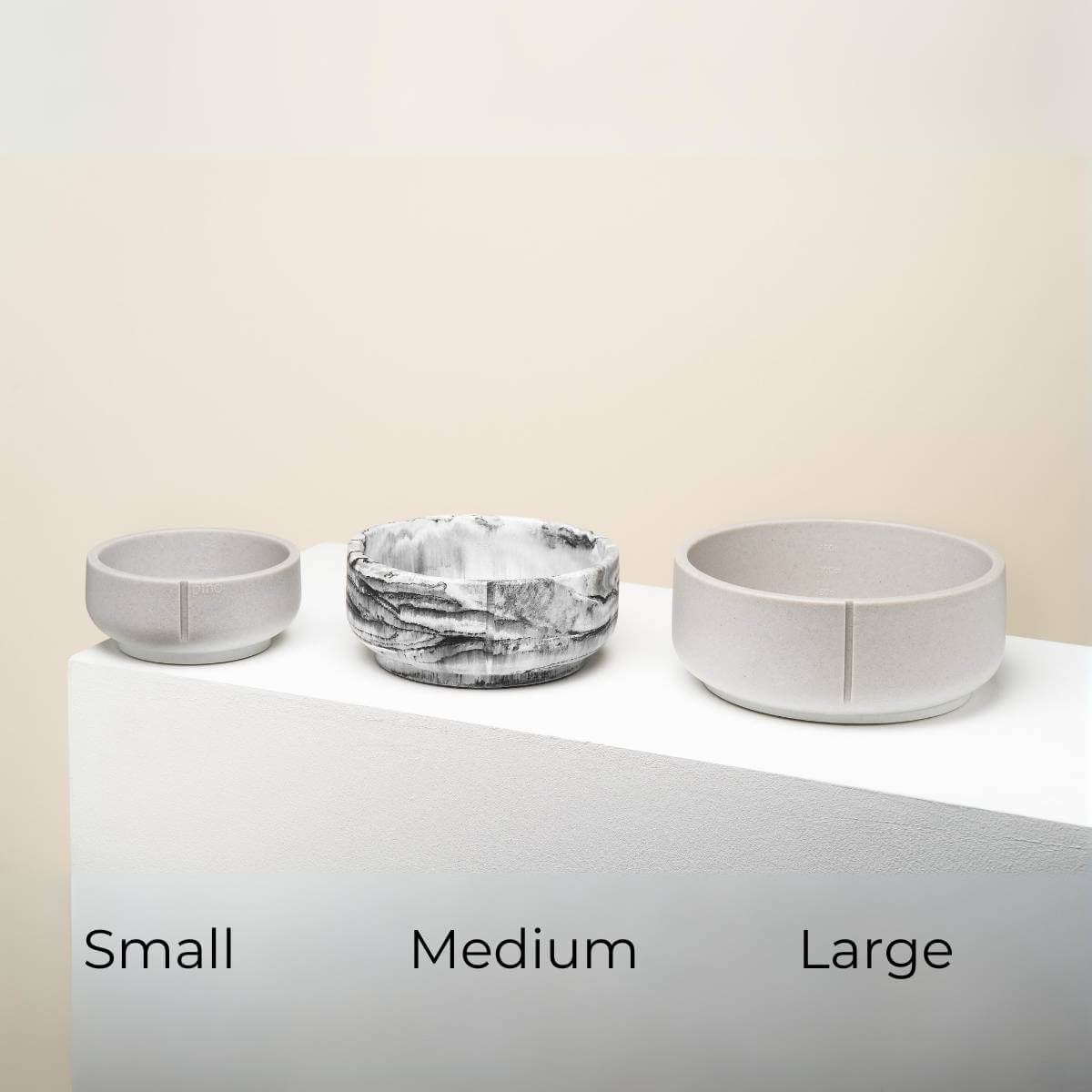 The diffrent sizes of the bowls in Dolphin Grey color