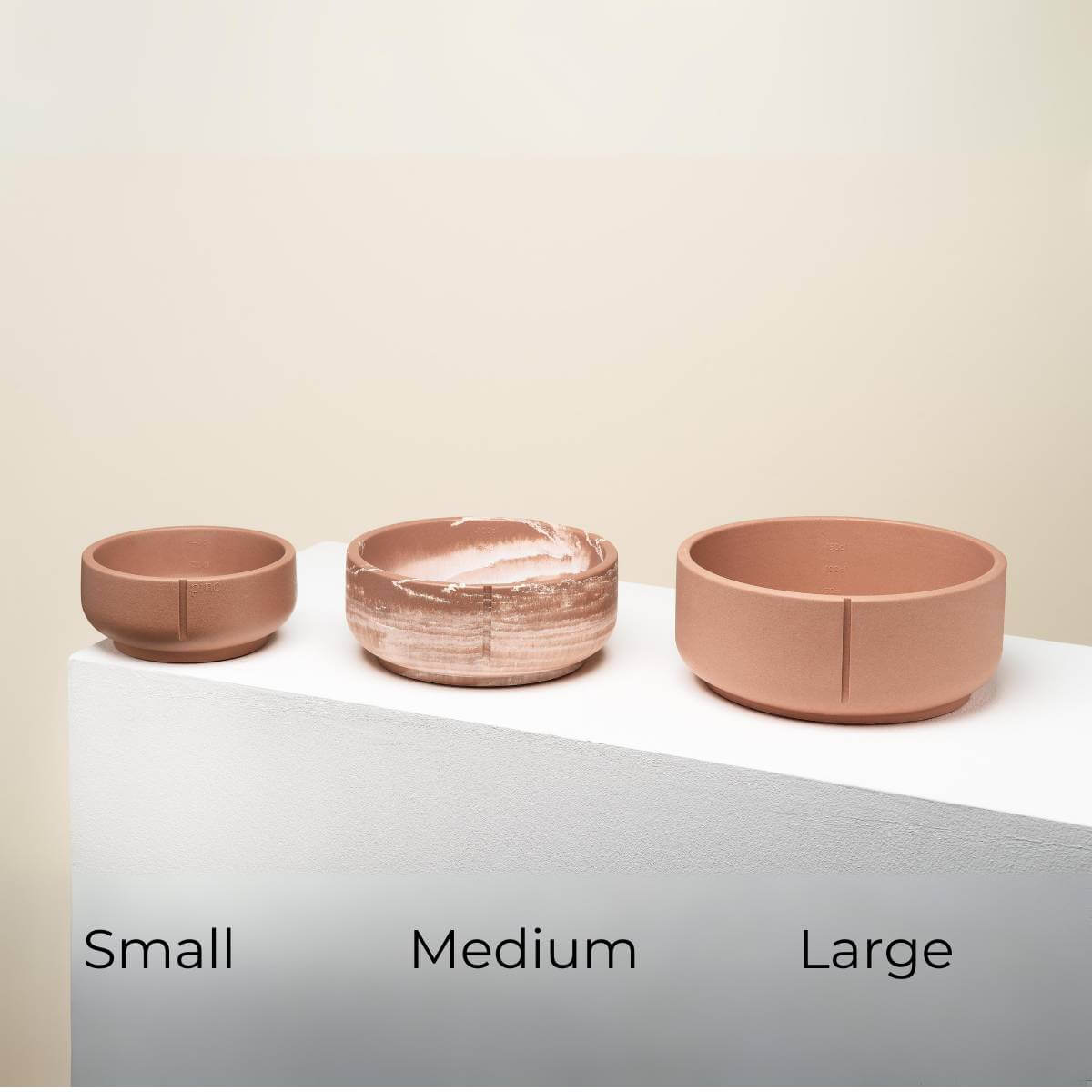 The diffrent sizes of the bowls in Foxy Terra color